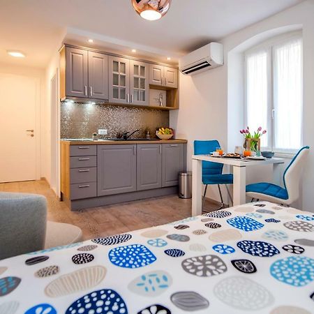 Studio Apartment Kris Ровінь Екстер'єр фото