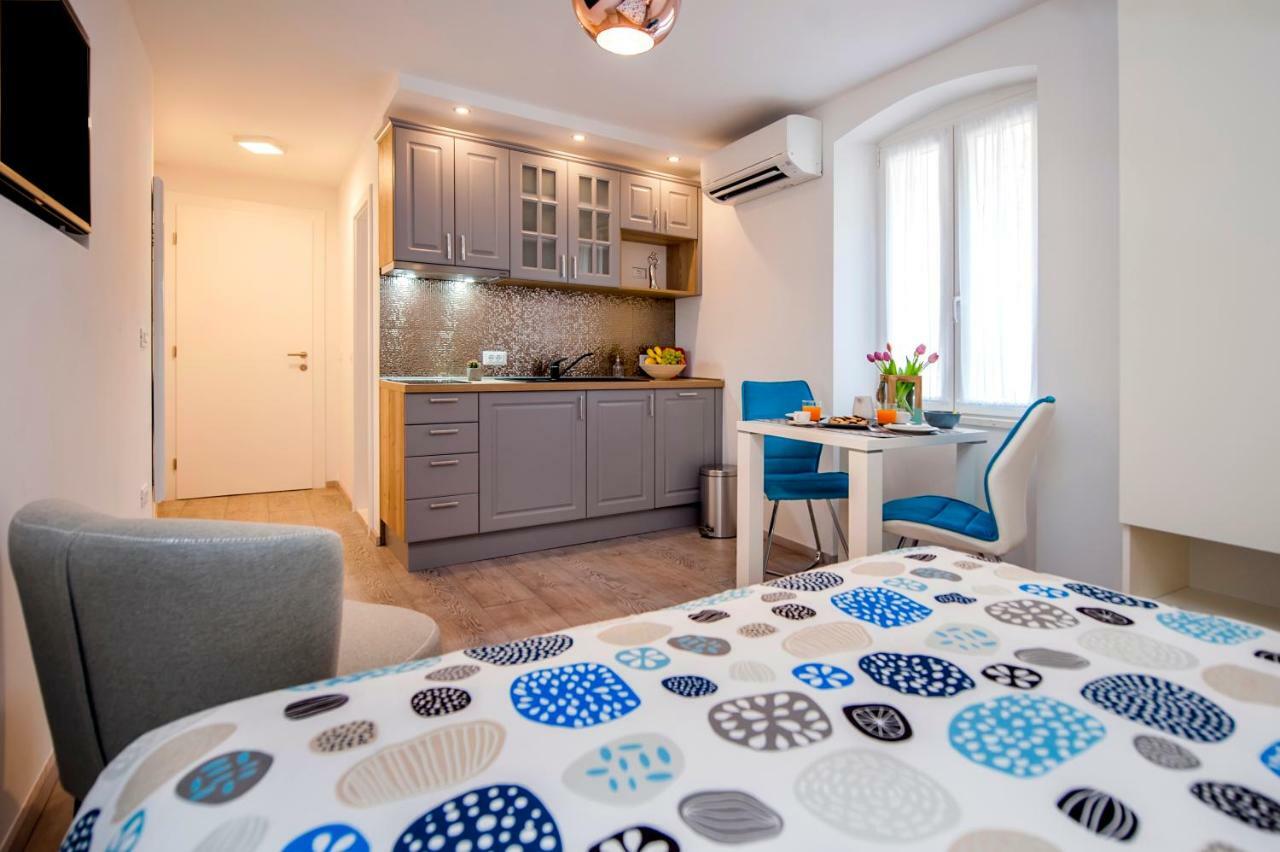 Studio Apartment Kris Ровінь Екстер'єр фото