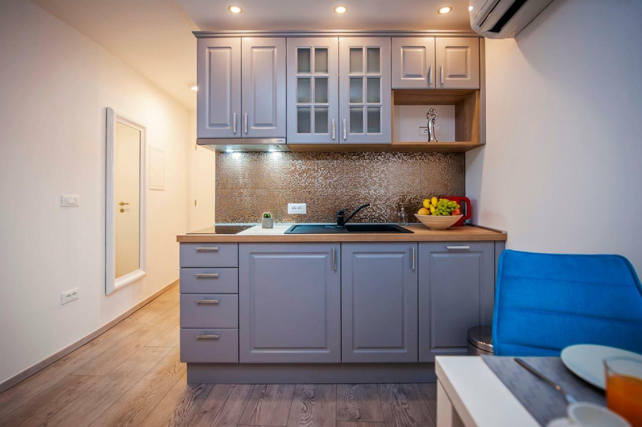 Studio Apartment Kris Ровінь Екстер'єр фото