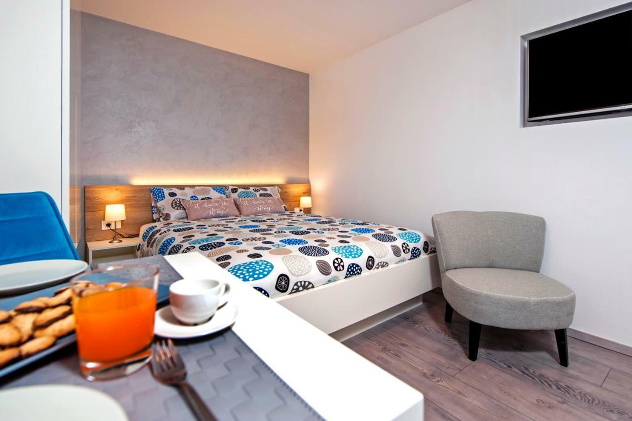 Studio Apartment Kris Ровінь Екстер'єр фото
