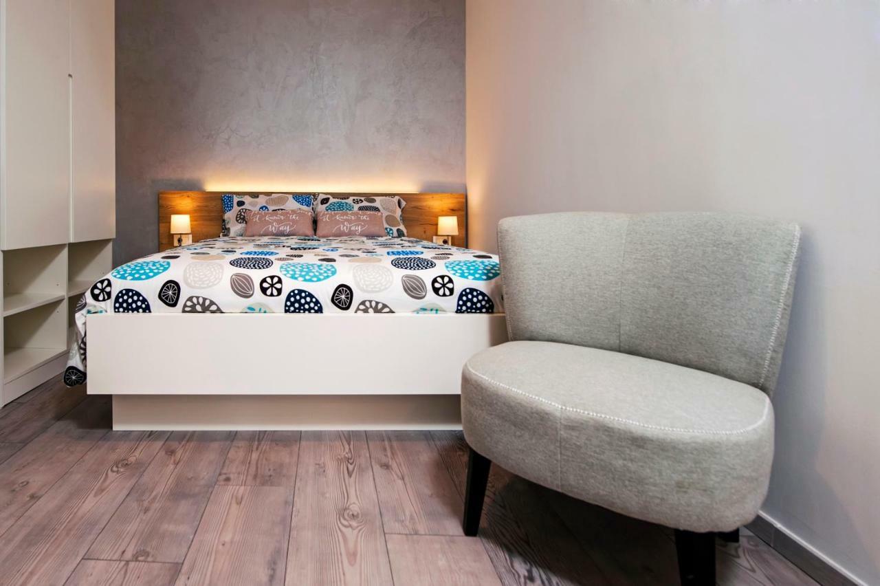 Studio Apartment Kris Ровінь Екстер'єр фото