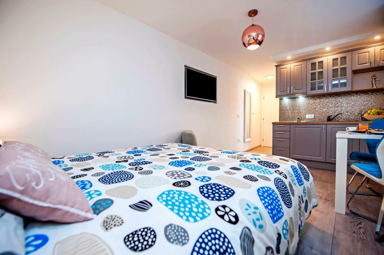 Studio Apartment Kris Ровінь Екстер'єр фото